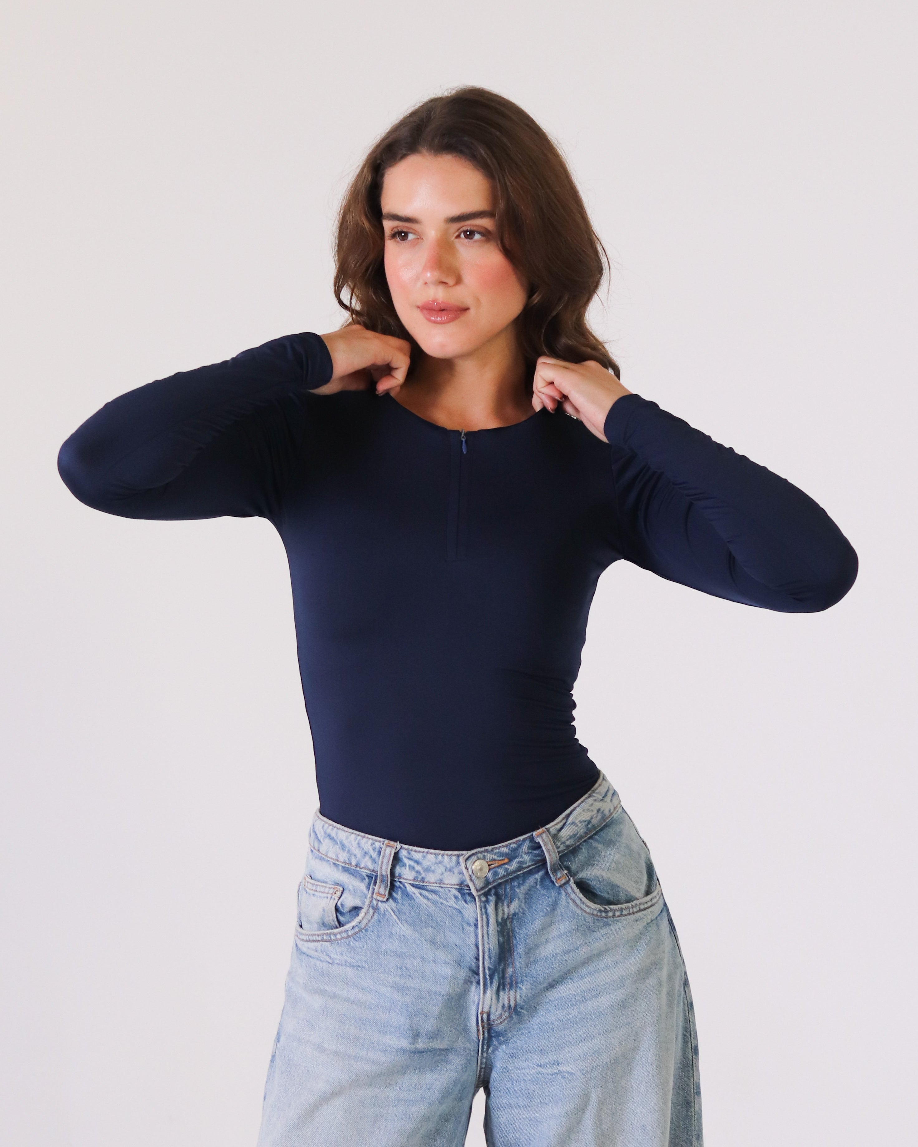 U NECK ZIPPER LONG SLEEVE