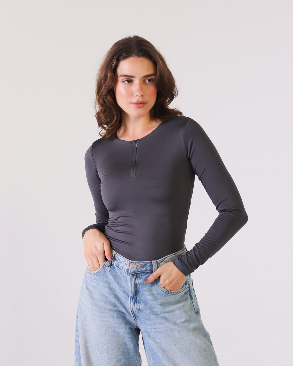 U NECK ZIPPER LONG SLEEVE