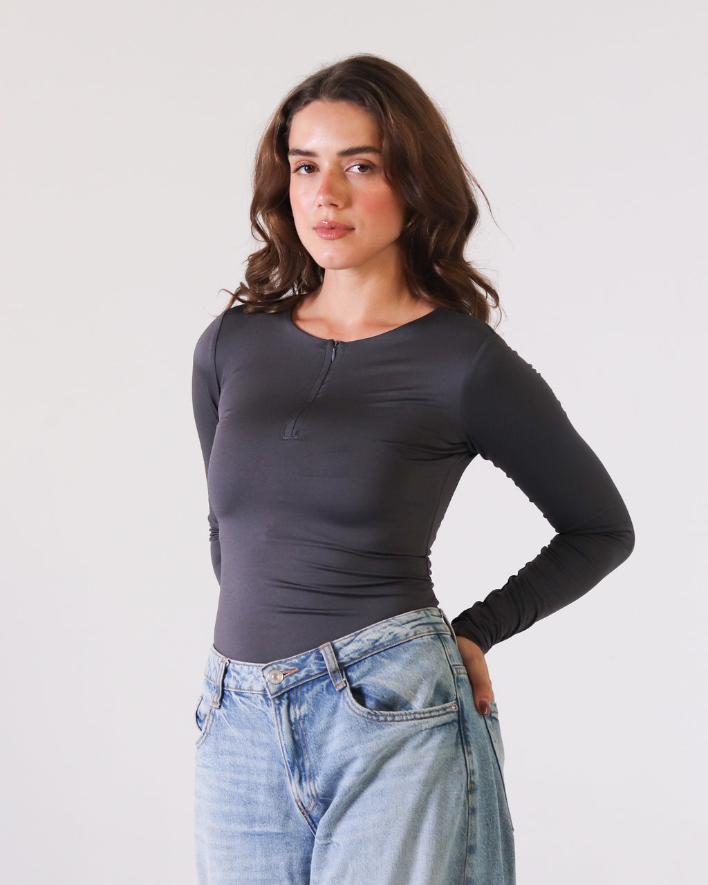 U NECK ZIPPER LONG SLEEVE
