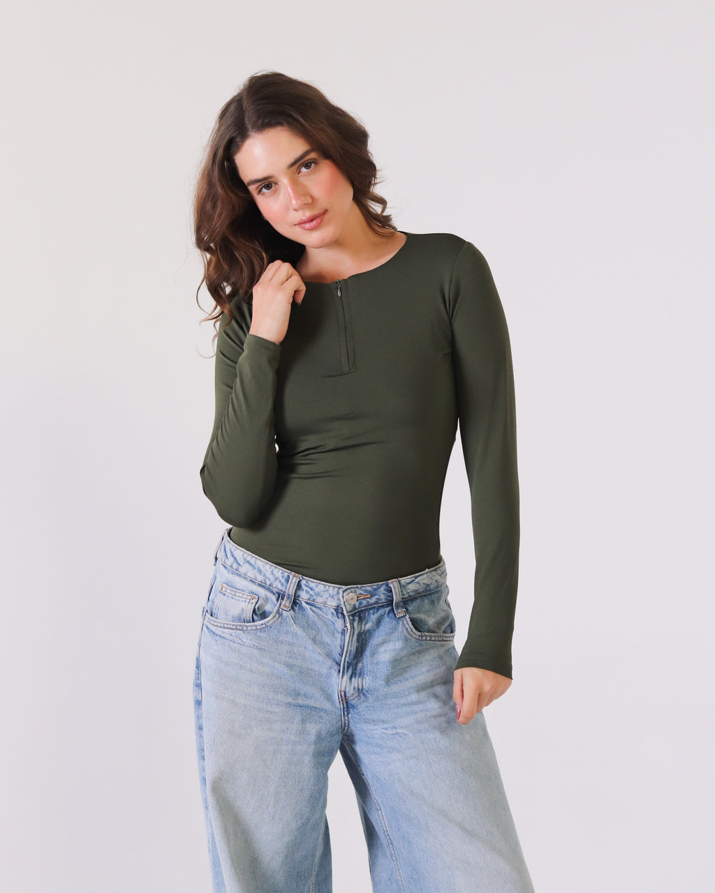 U NECK ZIPPER LONG SLEEVE