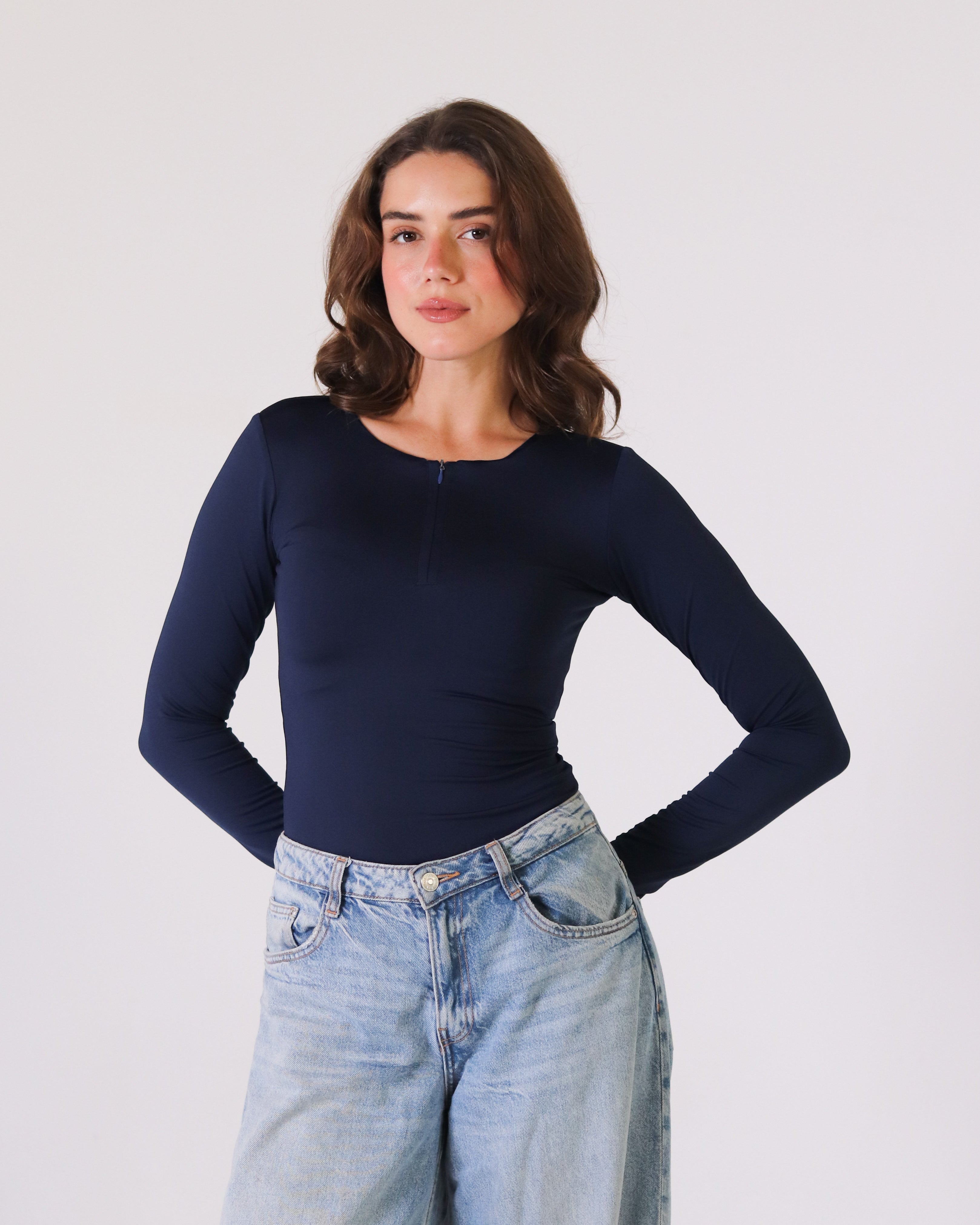 U NECK ZIPPER LONG SLEEVE