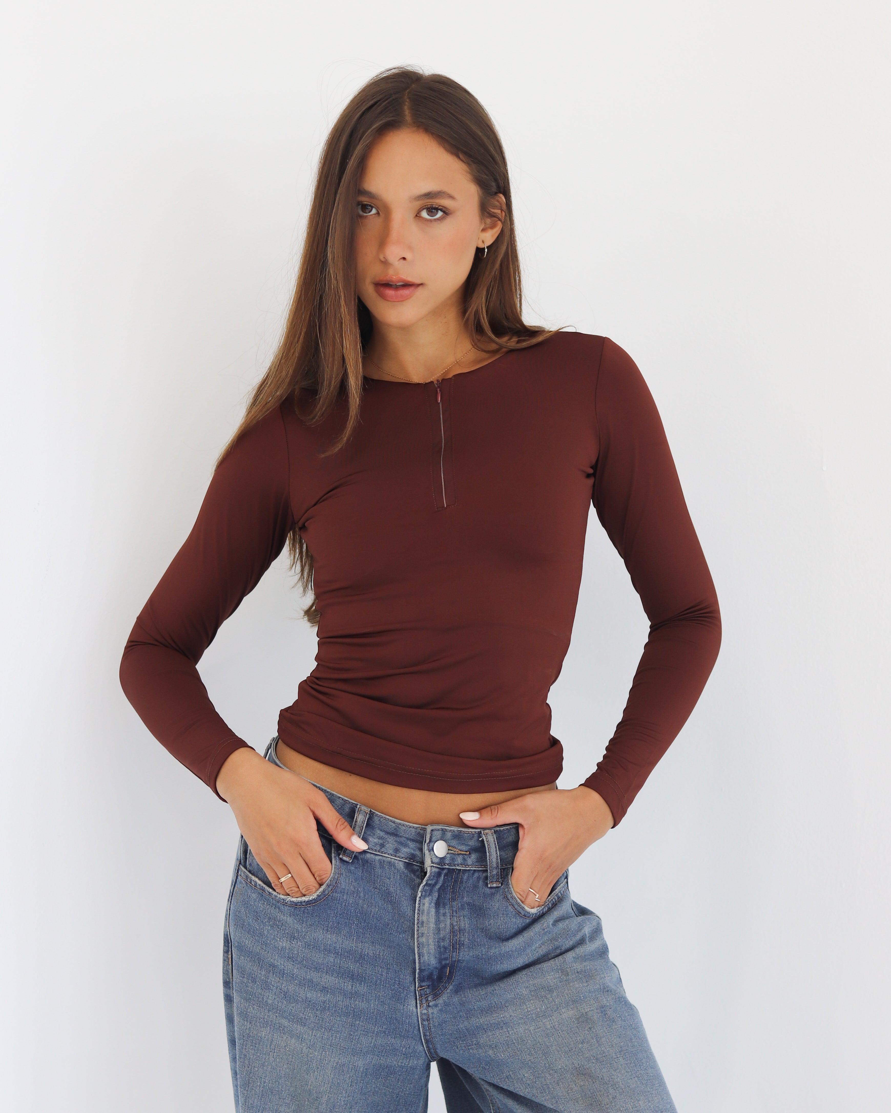 U NECK ZIPPER LONG SLEEVE