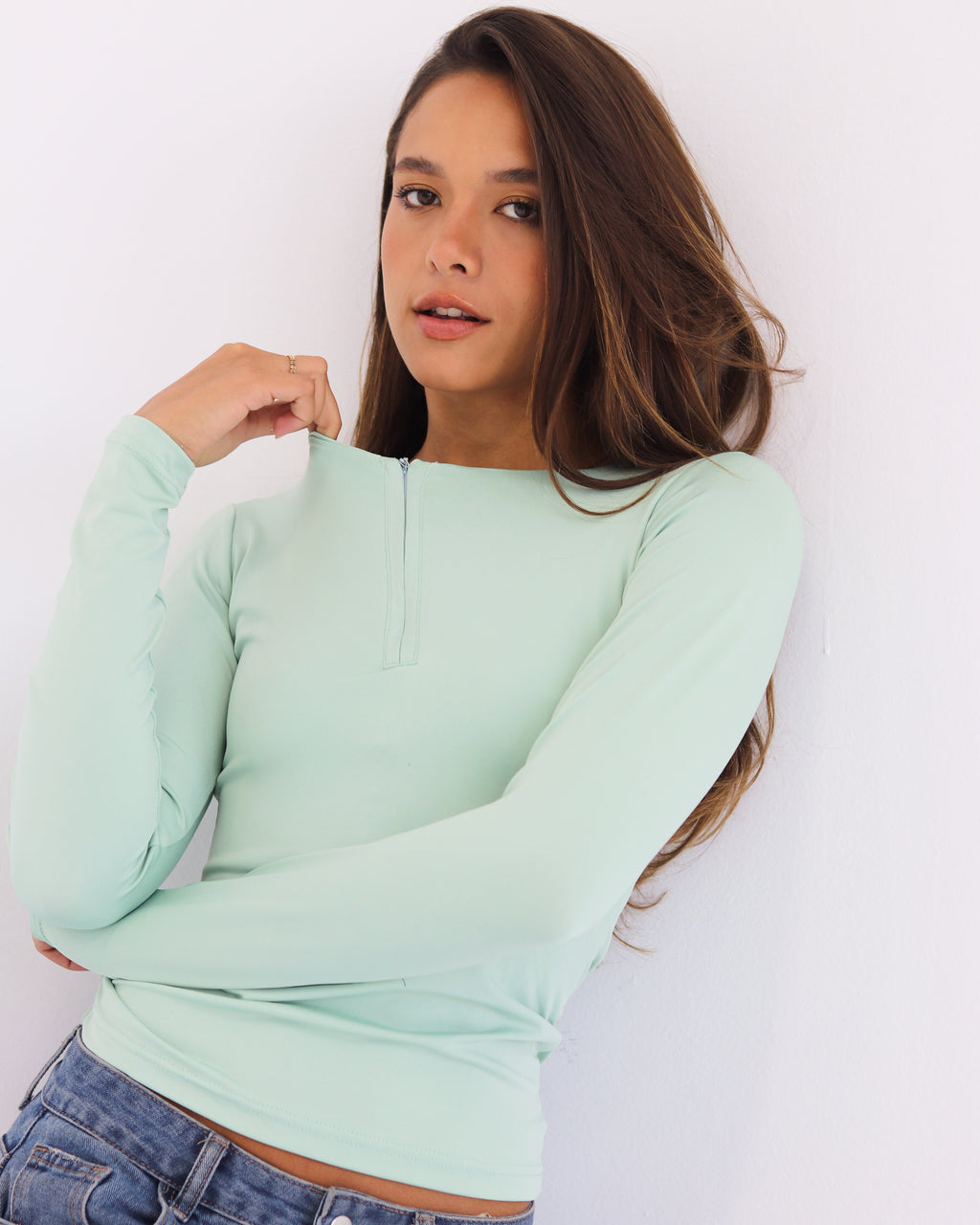 U NECK ZIPPER LONG SLEEVE