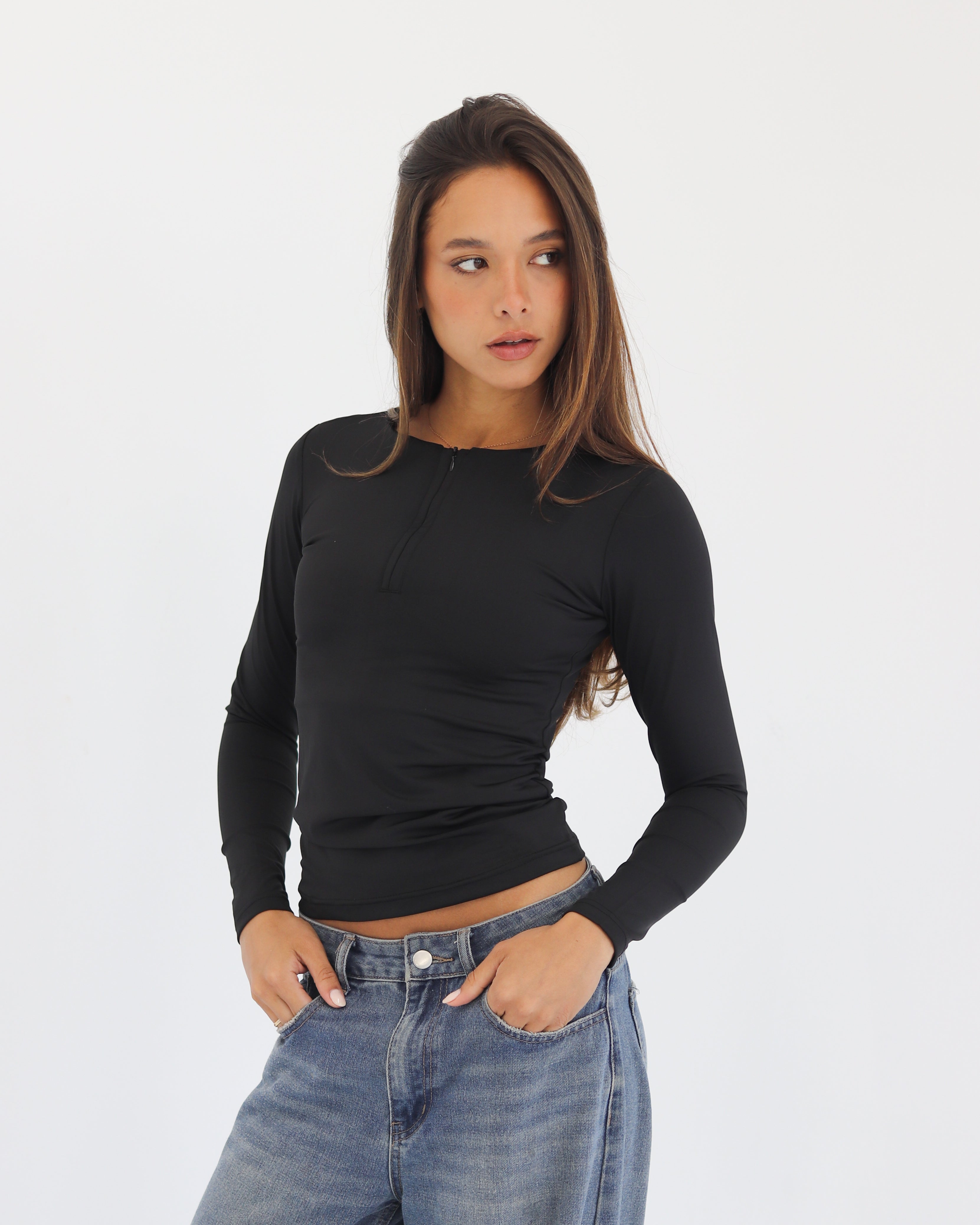 U NECK ZIPPER LONG SLEEVE