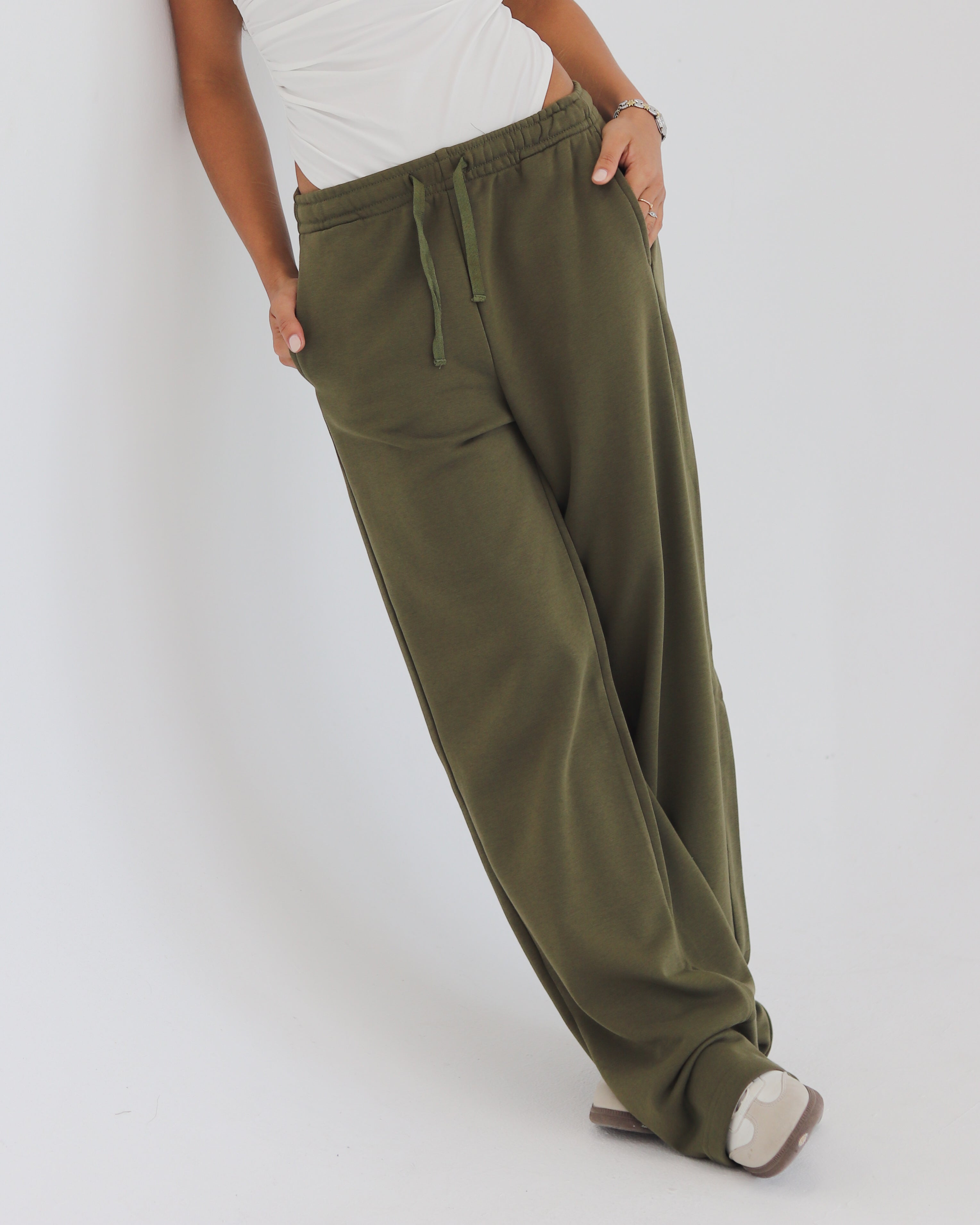 STRAIGHT LEG PANTS